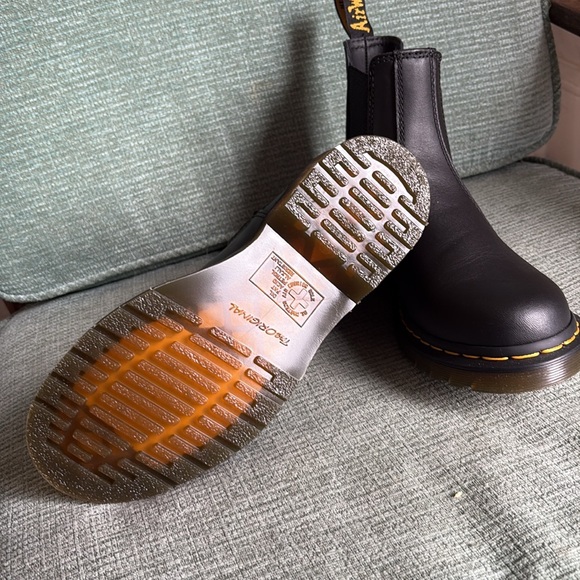 Doc Martens Womens Chelsea Boots Size 7 - Picture 3 of 3